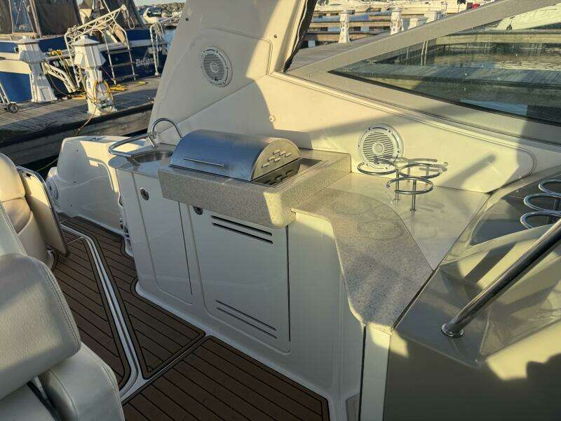 Pura Vida 33ft Sea Ray Yacht For Sale