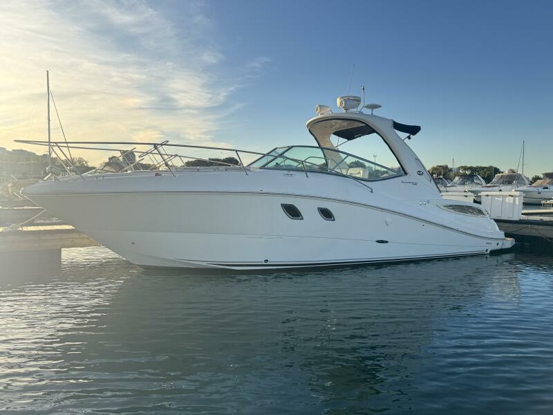 33' 2011 Sea Ray 330 Sundancer