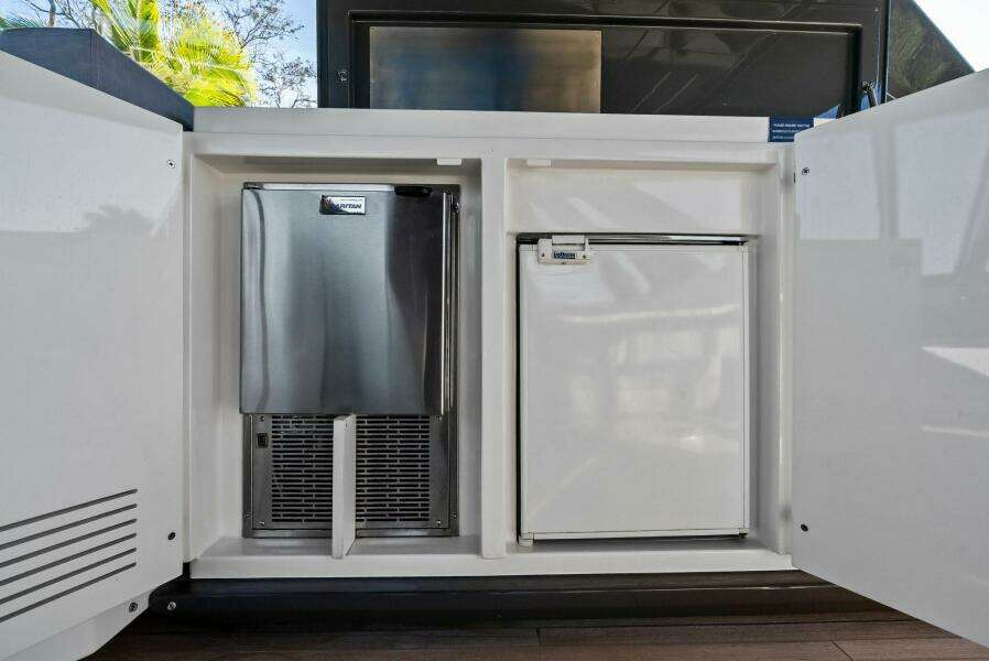 SUNSATION 78ft Ferretti Yachts Yacht For Sale