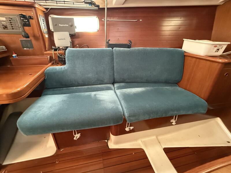 35' 1998 Beneteau OCEANIS 352