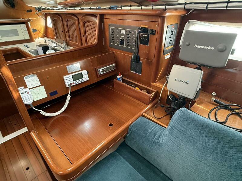 35' 1998 Beneteau OCEANIS 352