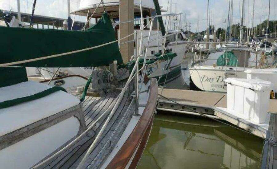 Flamboyant 37ft Tayana Yacht For Sale