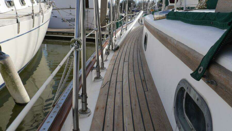 Flamboyant 37ft Tayana Yacht For Sale