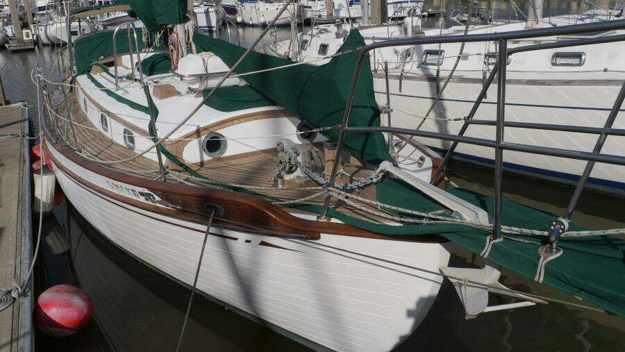 Flamboyant 37ft Tayana Yacht For Sale