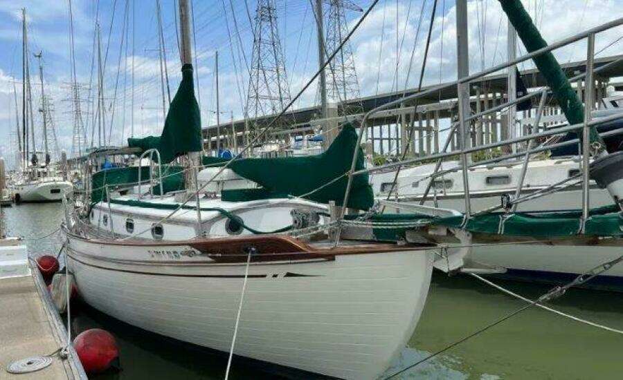 Flamboyant 37ft Tayana Yacht For Sale