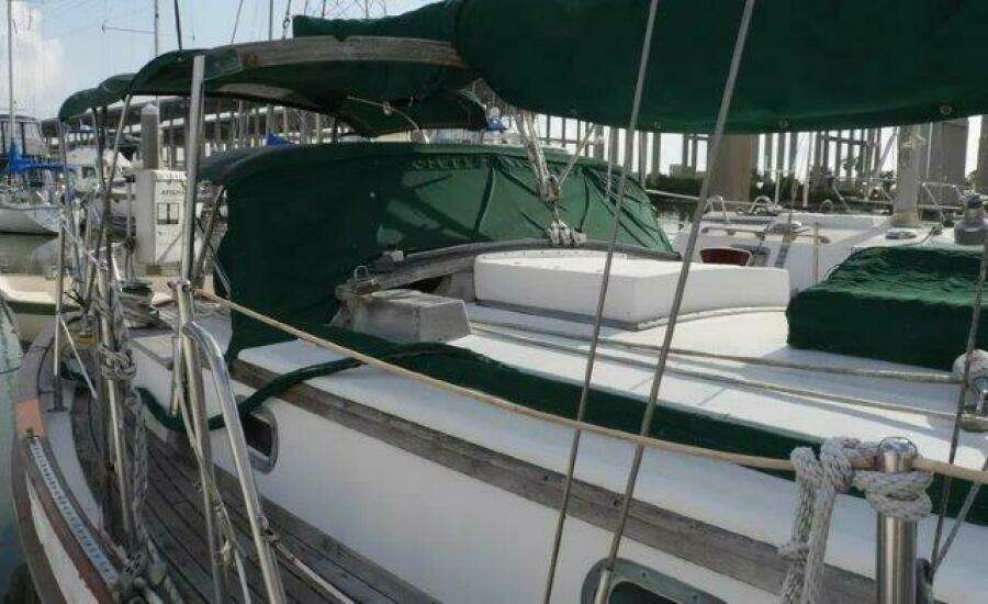 Flamboyant 37ft Tayana Yacht For Sale