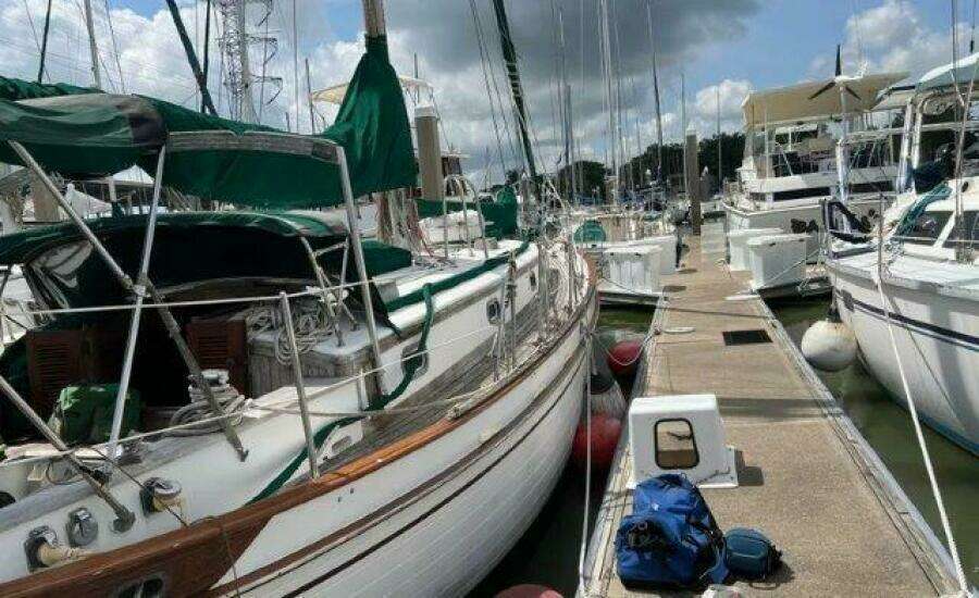 Flamboyant 37ft Tayana Yacht For Sale