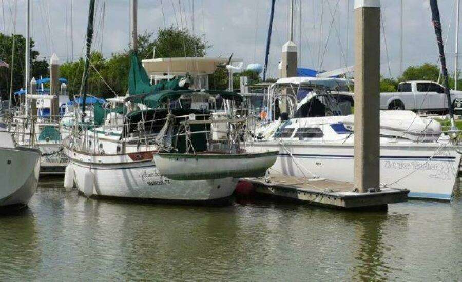 Flamboyant 37ft Tayana Yacht For Sale