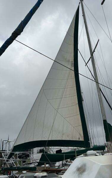 Flamboyant 37ft Tayana Yacht For Sale