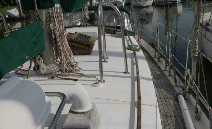 Flamboyant 37ft Tayana Yacht For Sale