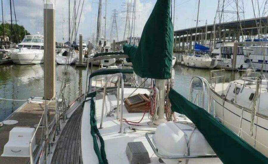 Flamboyant 37ft Tayana Yacht For Sale