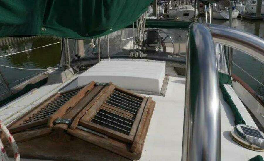 Flamboyant 37ft Tayana Yacht For Sale