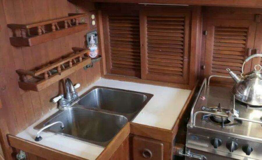 Flamboyant 37ft Tayana Yacht For Sale