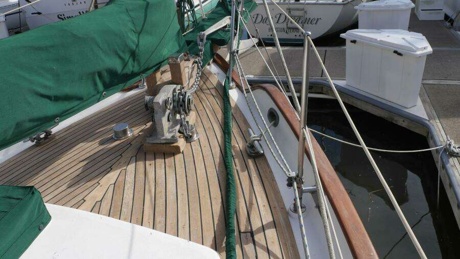 Flamboyant 37ft Tayana Yacht For Sale