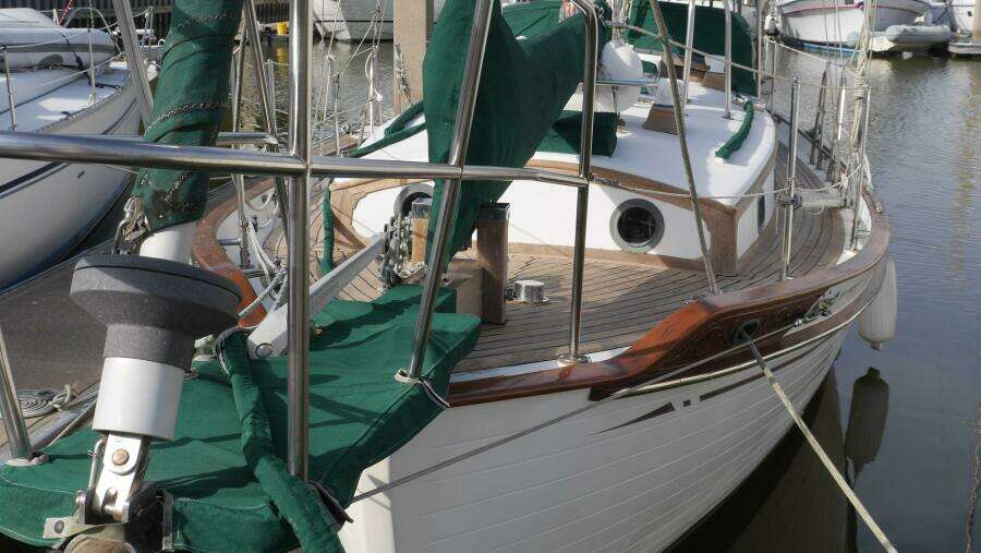 Flamboyant 37ft Tayana Yacht For Sale