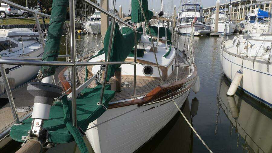 Flamboyant 37ft Tayana Yacht For Sale