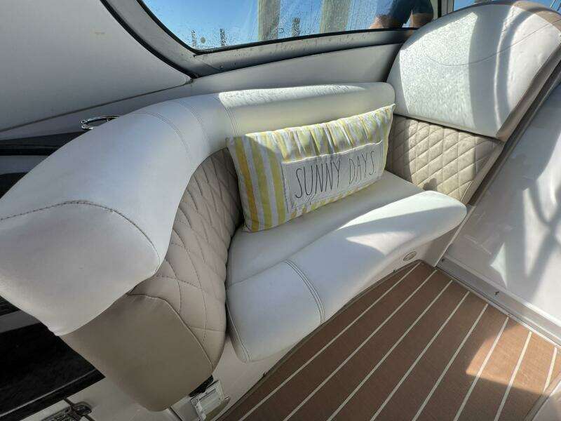 Alcira 31ft Four Winns Yacht For Sale