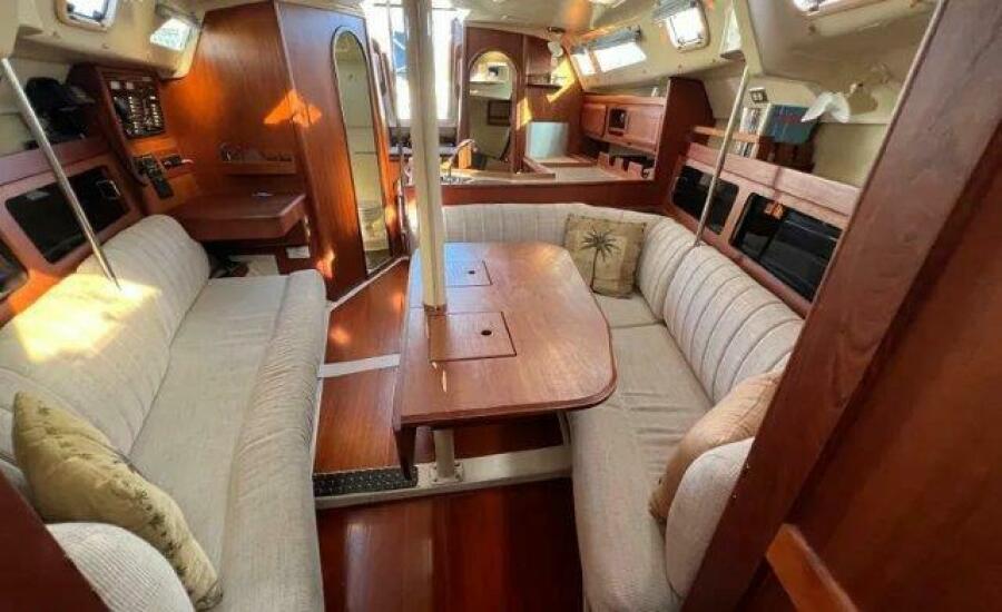 35' 1990 Hunter 35.5