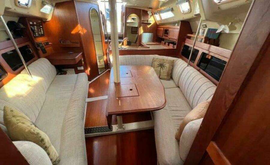 Catch My Drift 35ft Hunter Yacht For Sale