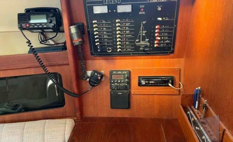 35' 1990 Hunter 35.5