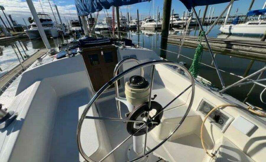 Catch My Drift 35ft Hunter Yacht For Sale
