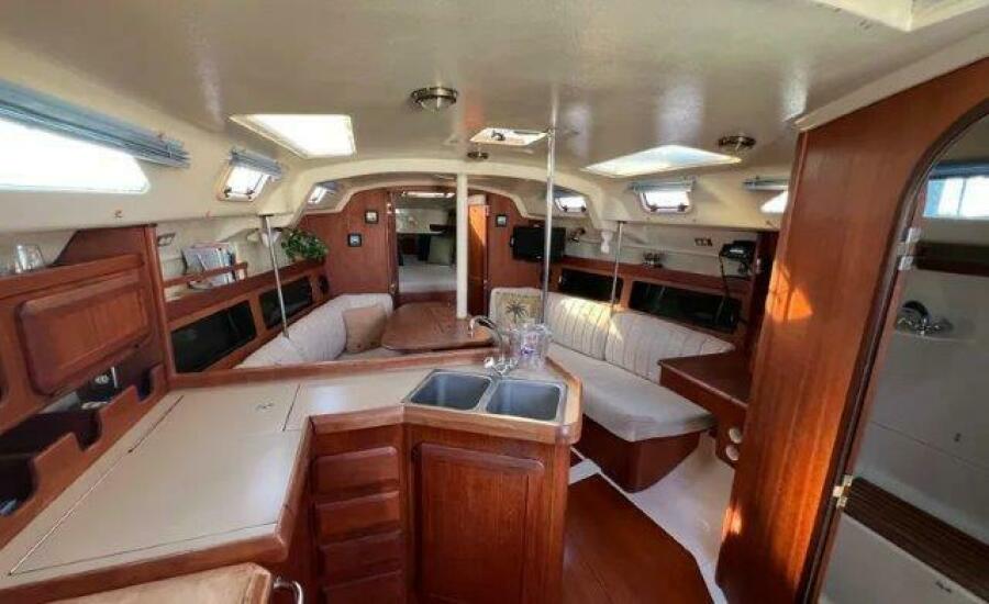 35' 1990 Hunter 35.5