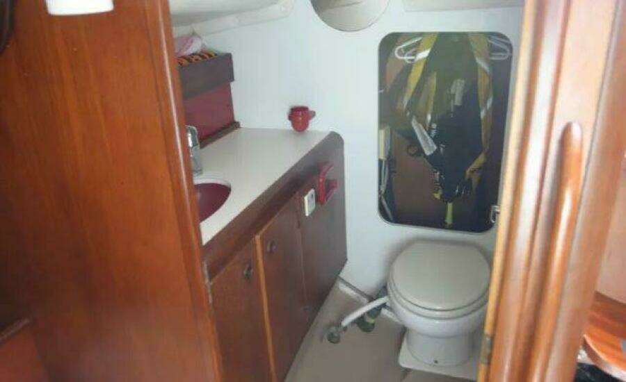 La Tarte 38ft Beneteau Yacht For Sale