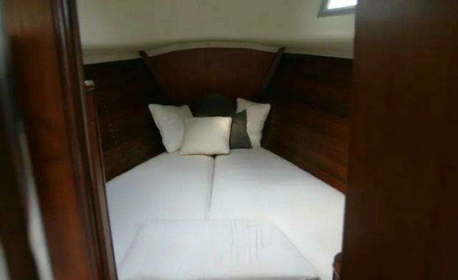 La Tarte 38ft Beneteau Yacht For Sale