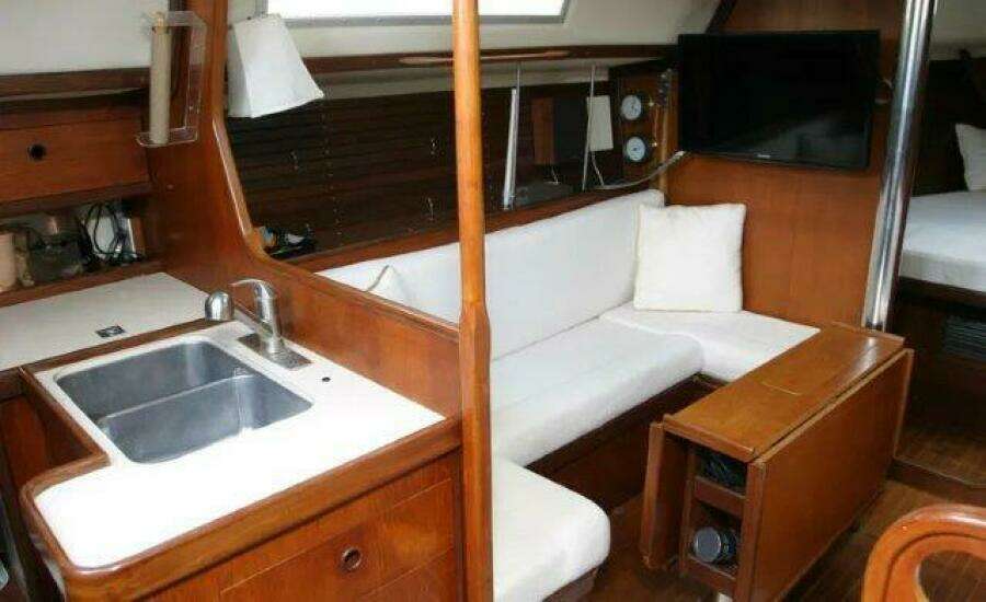 La Tarte 38ft Beneteau Yacht For Sale
