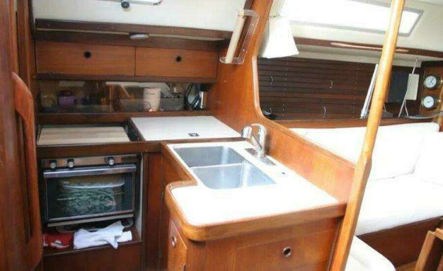 La Tarte 38ft Beneteau Yacht For Sale