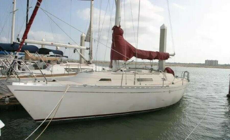 La Tarte 38ft Beneteau Yacht For Sale