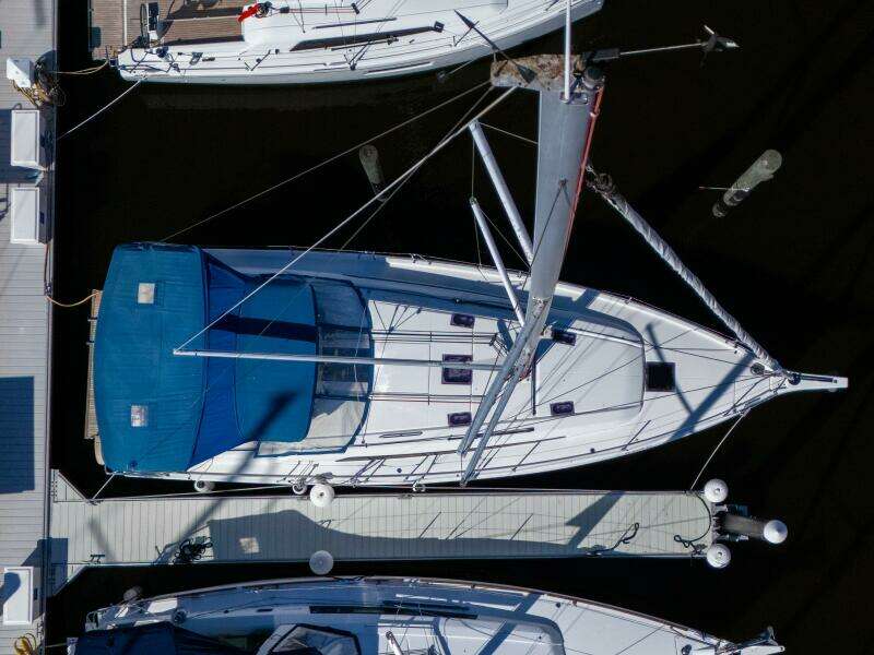 Happy Ours 42ft Beneteau Yacht For Sale