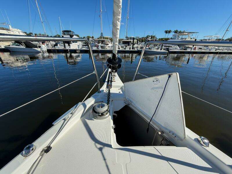 Happy Ours 42ft Beneteau Yacht For Sale