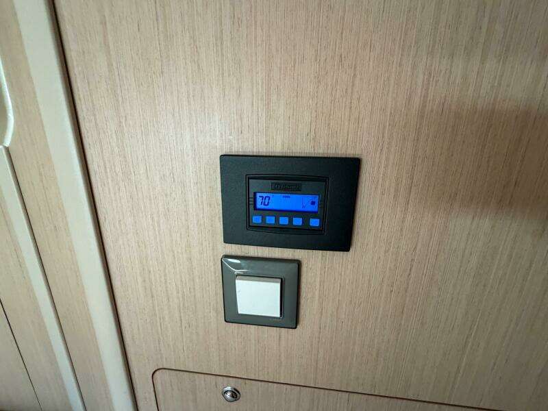 Happy Ours 42ft Beneteau Yacht For Sale