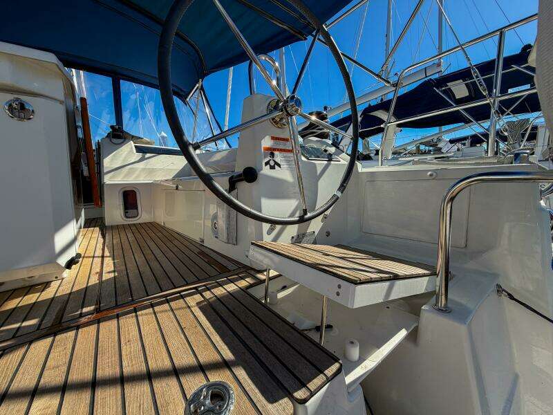 Happy Ours 42ft Beneteau Yacht For Sale