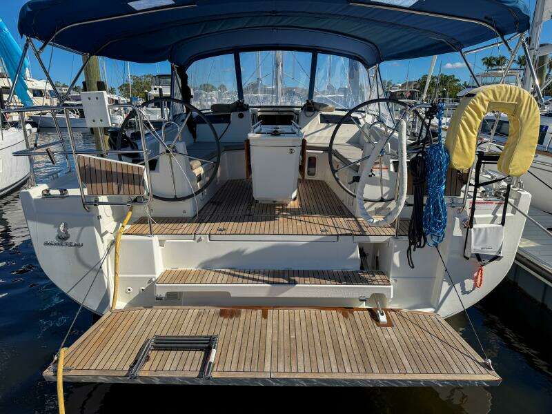Happy Ours 42ft Beneteau Yacht For Sale