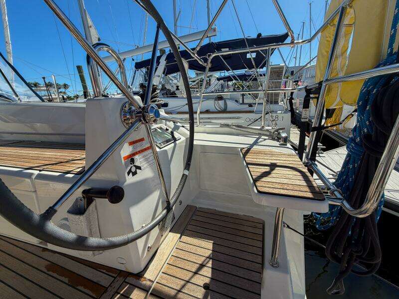 Happy Ours 42ft Beneteau Yacht For Sale