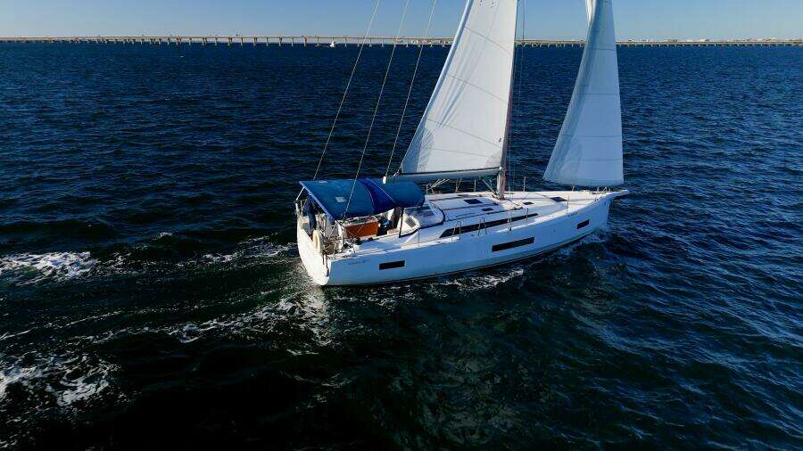 Happy Ours 42ft Beneteau Yacht For Sale