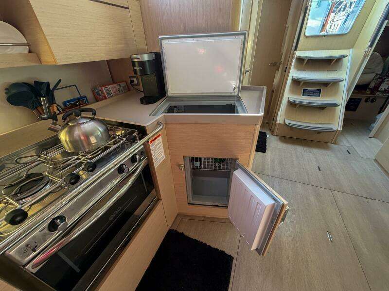 Happy Ours 42ft Beneteau Yacht For Sale