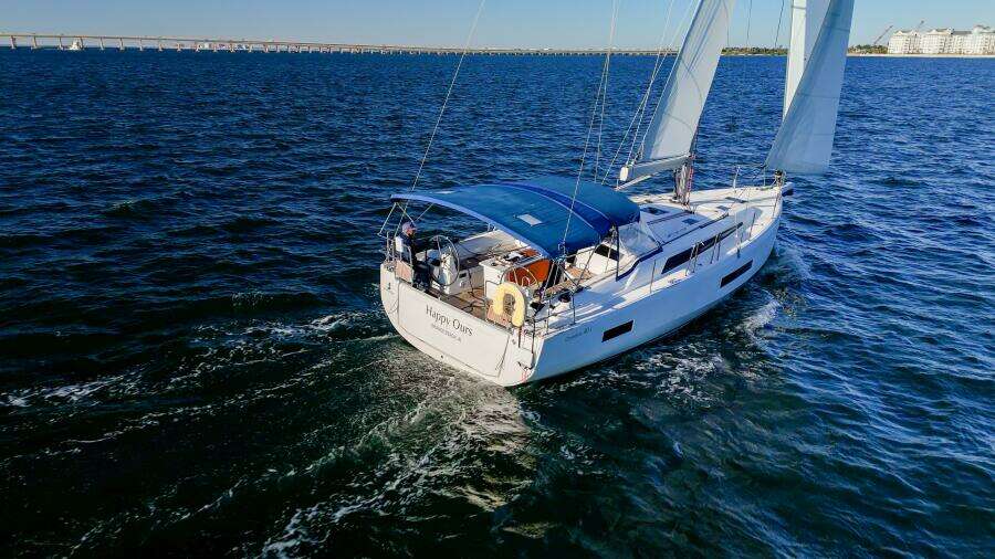 Happy Ours 42ft Beneteau Yacht For Sale