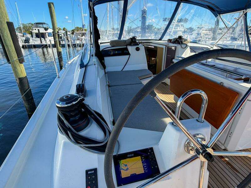Happy Ours 42ft Beneteau Yacht For Sale