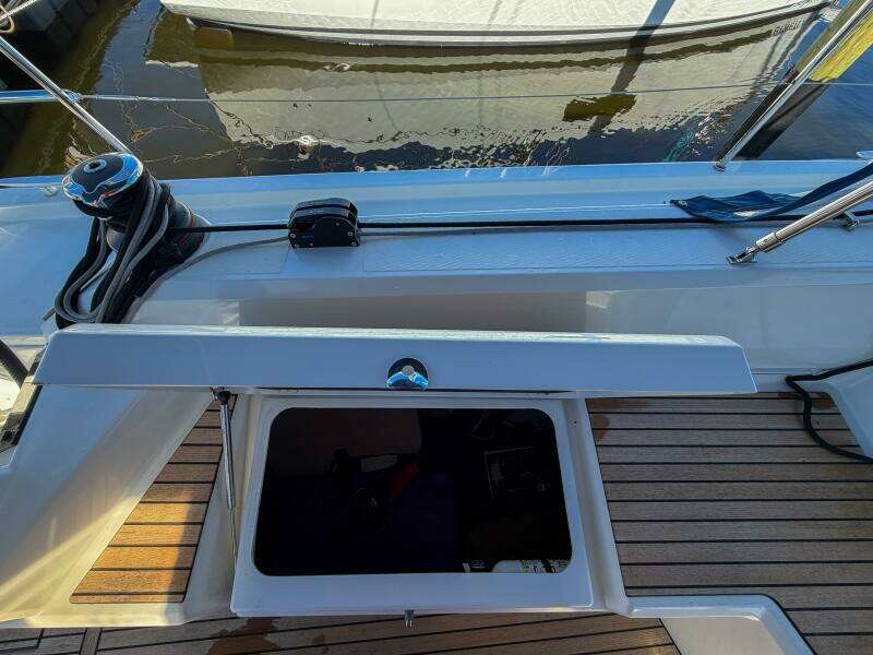 Happy Ours 42ft Beneteau Yacht For Sale