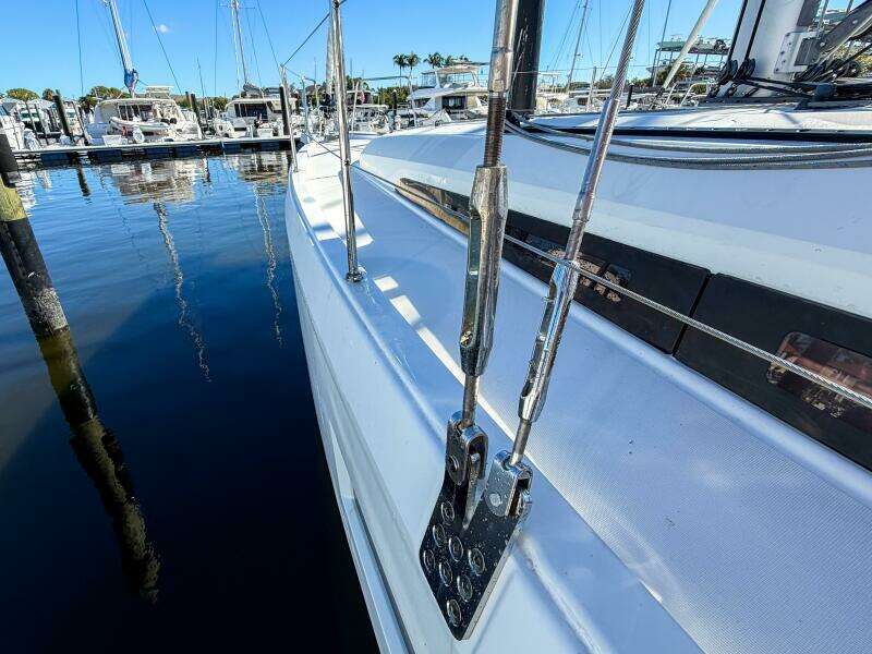 Happy Ours 42ft Beneteau Yacht For Sale