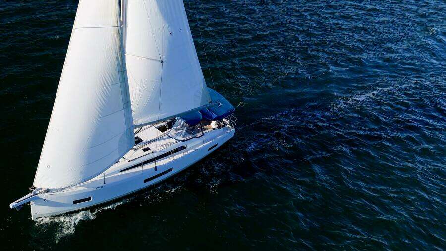 Happy Ours 42ft Beneteau Yacht For Sale