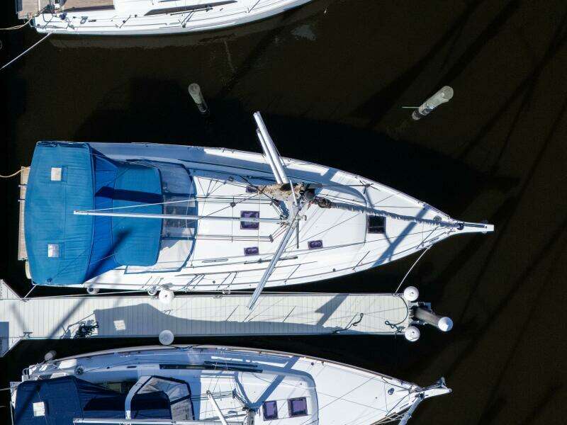 Happy Ours 42ft Beneteau Yacht For Sale