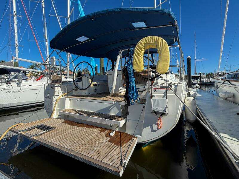 Happy Ours 42ft Beneteau Yacht For Sale