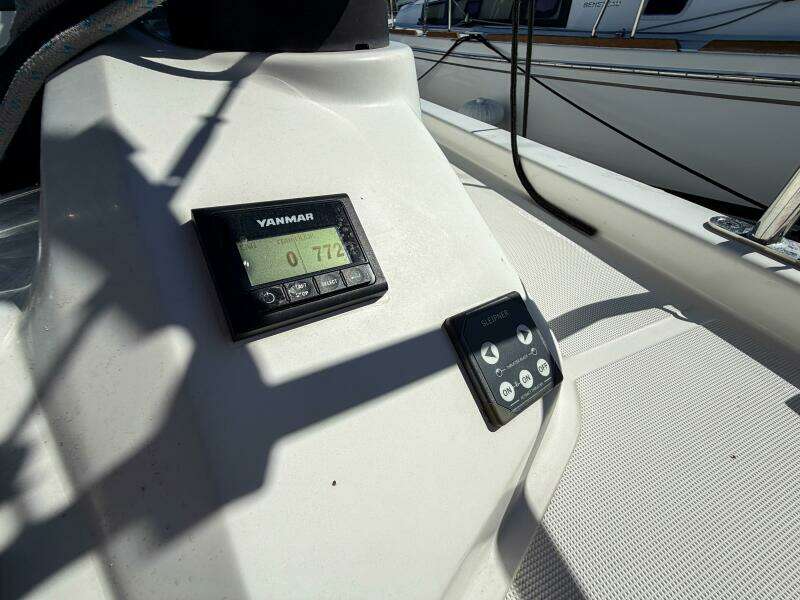Happy Ours 42ft Beneteau Yacht For Sale