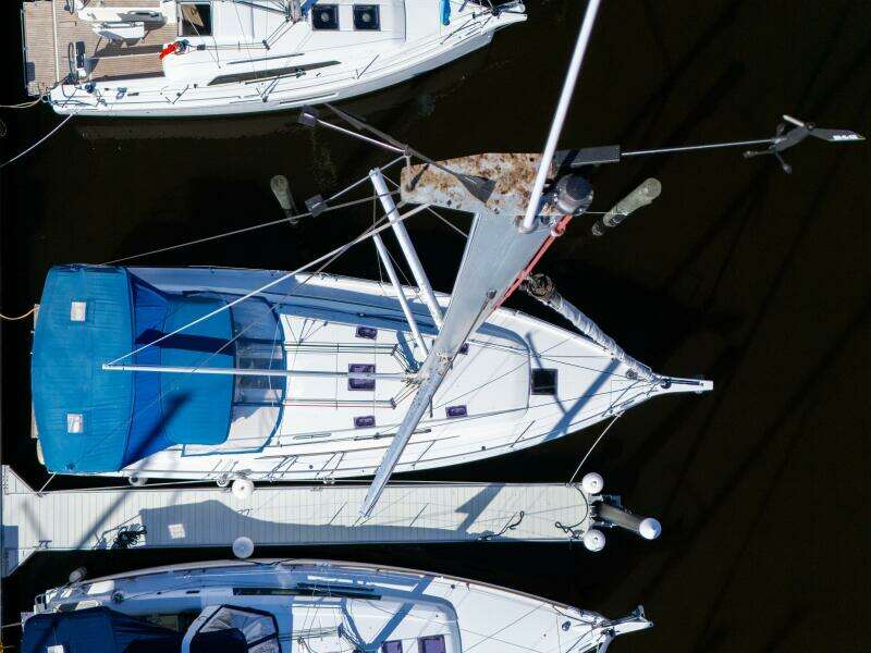 Happy Ours 42ft Beneteau Yacht For Sale