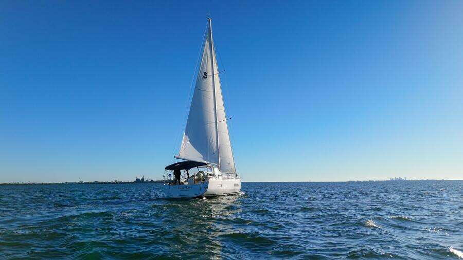 Happy Ours 42ft Beneteau Yacht For Sale