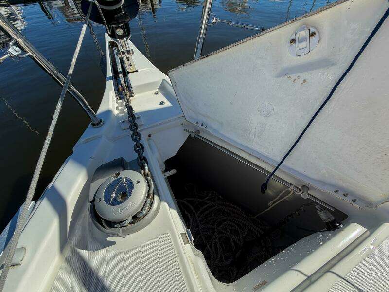 Happy Ours 42ft Beneteau Yacht For Sale